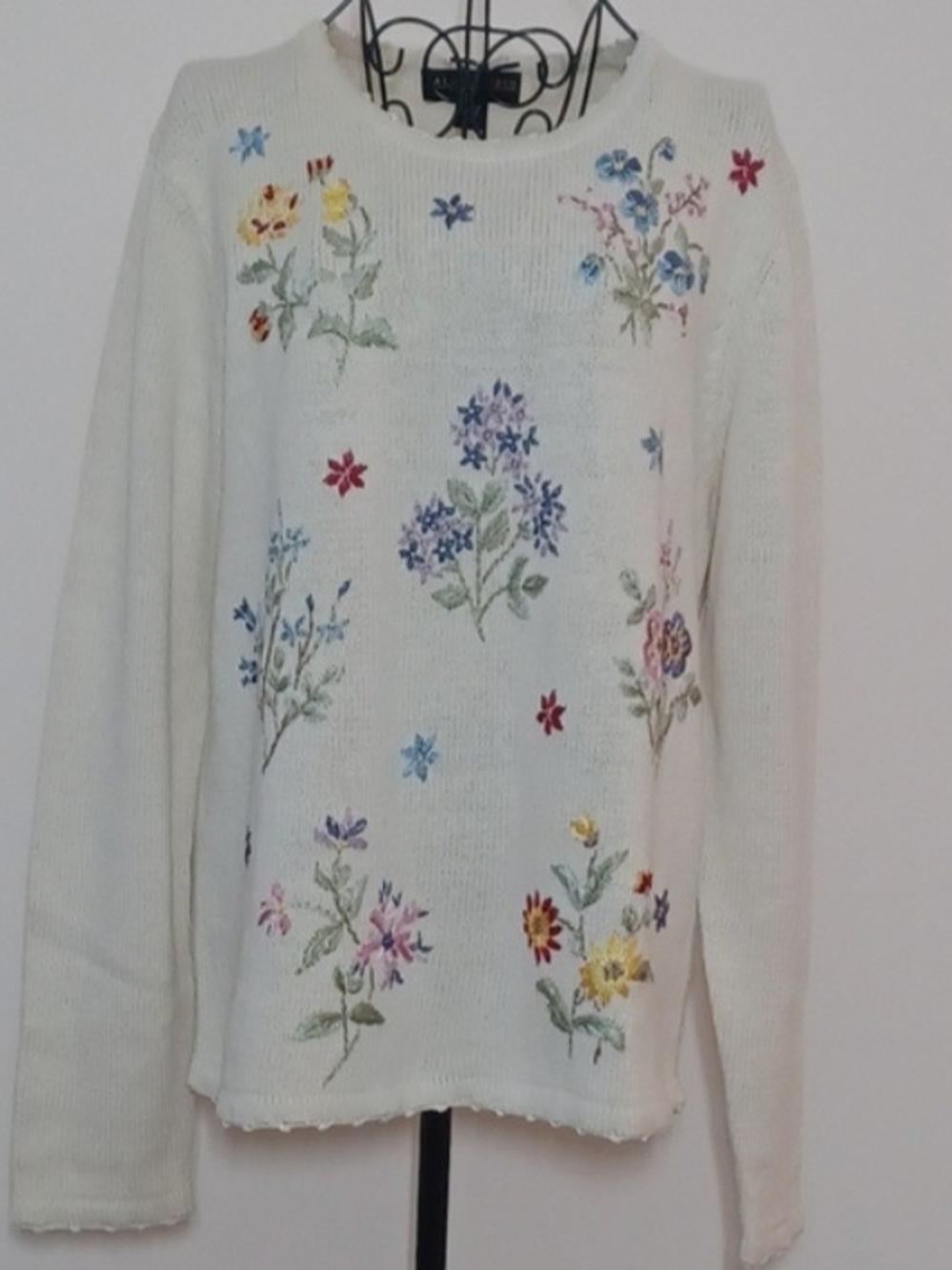 Vintage Salon Studio Cream Floral Embroidered Knit Sweater - Picture 2 of 5